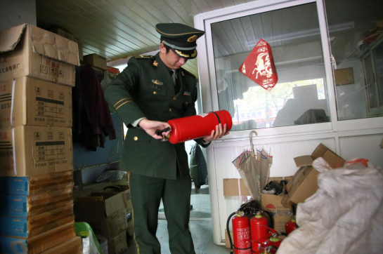 手提式水基型灭火器